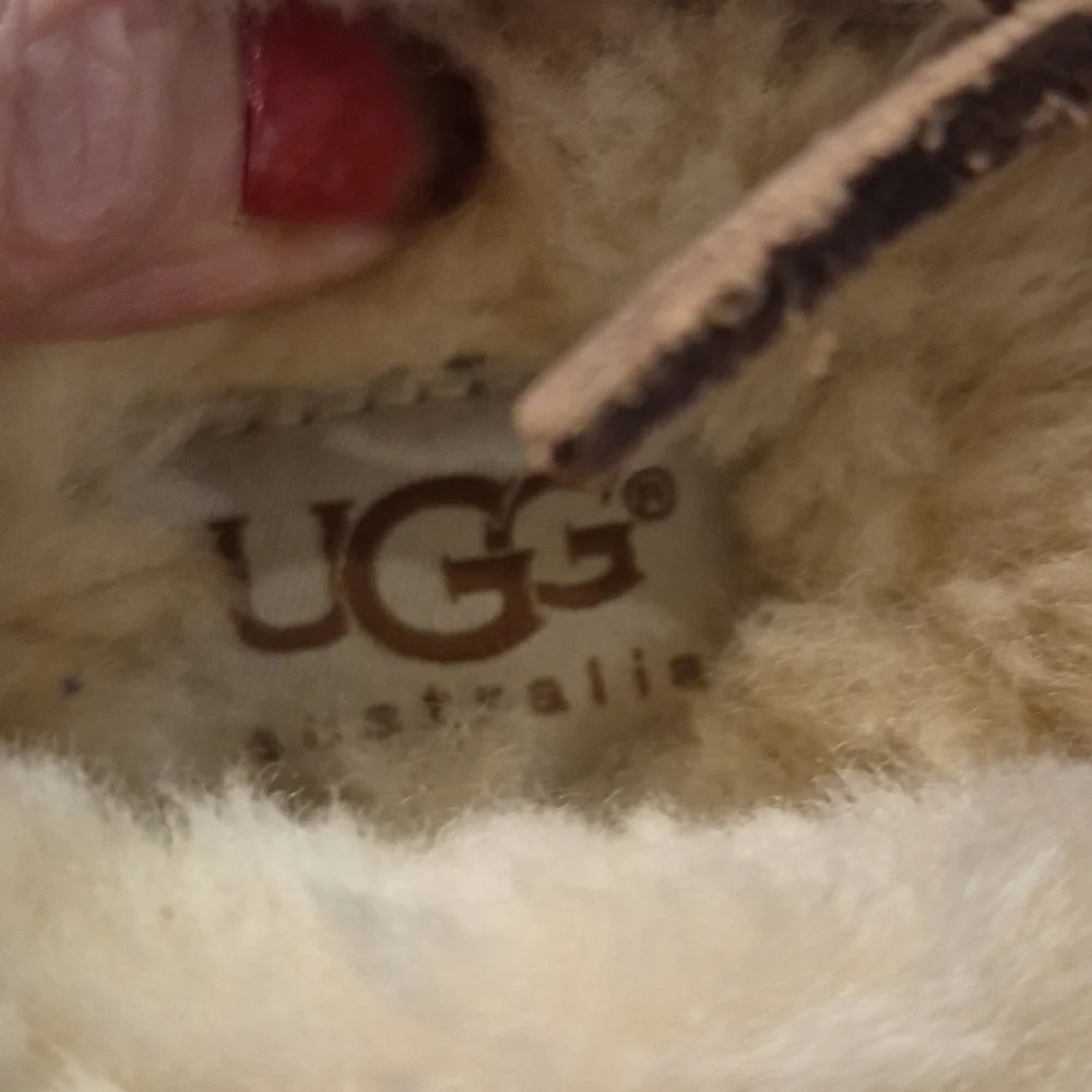 UGG: 